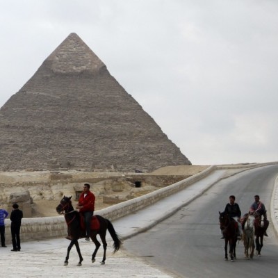 visit at pyramids with horse