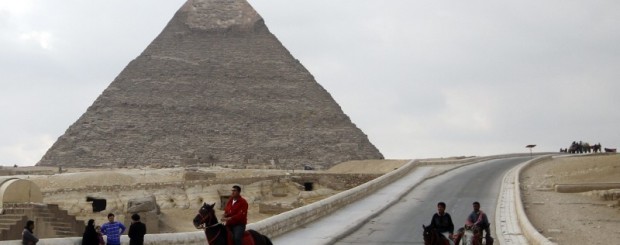visit at pyramids with horse